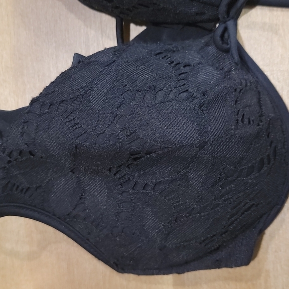 Victoria’s Secret Black Eyelet Lace Ruffle Bikini Top 36D - Picture 4 of 8